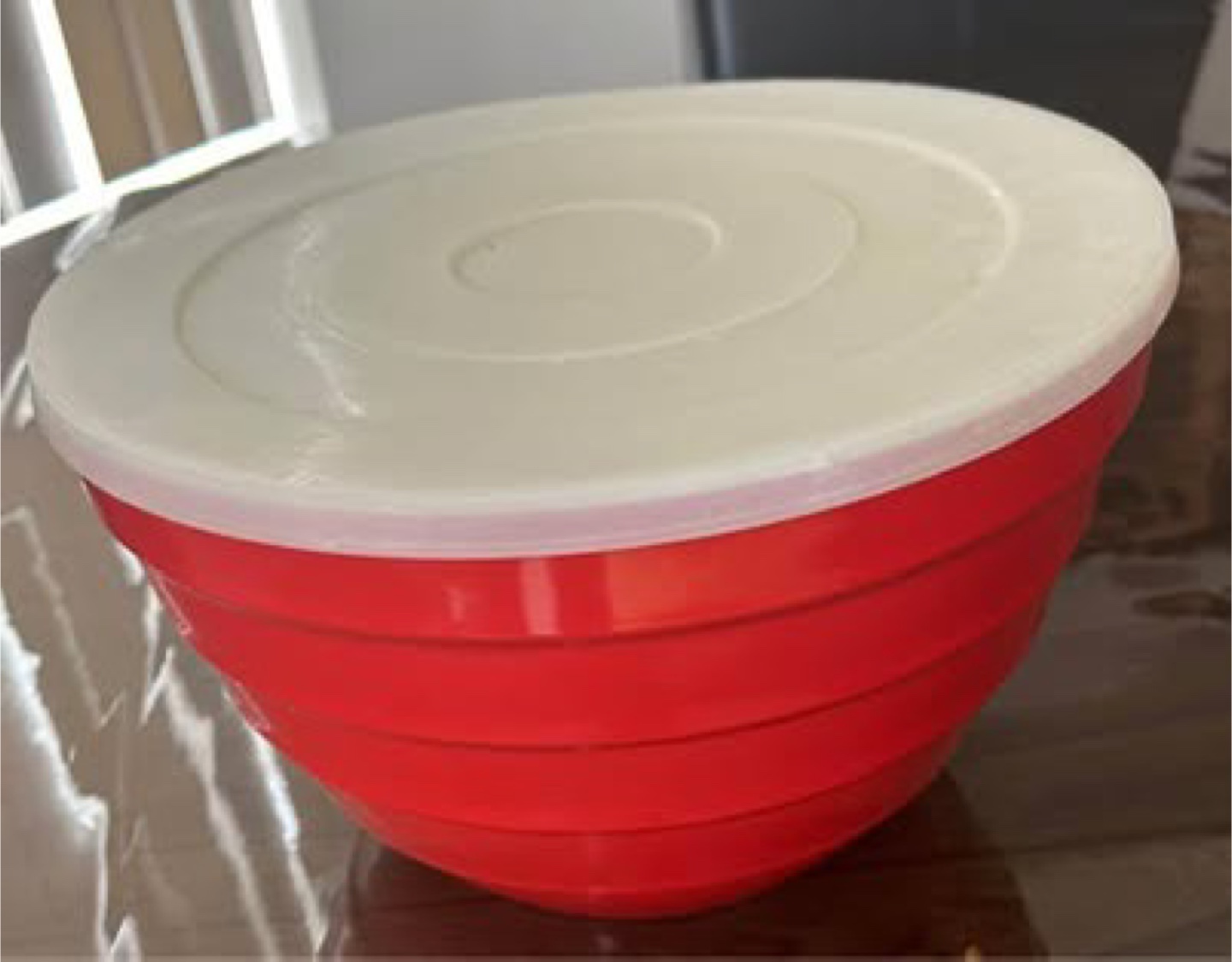 Red Plastic Bowl with Lid - photo 2