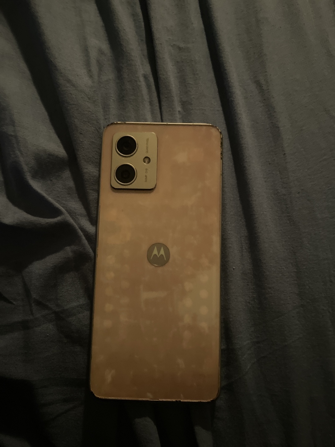 Motorola Smartphone - Cracked Screen