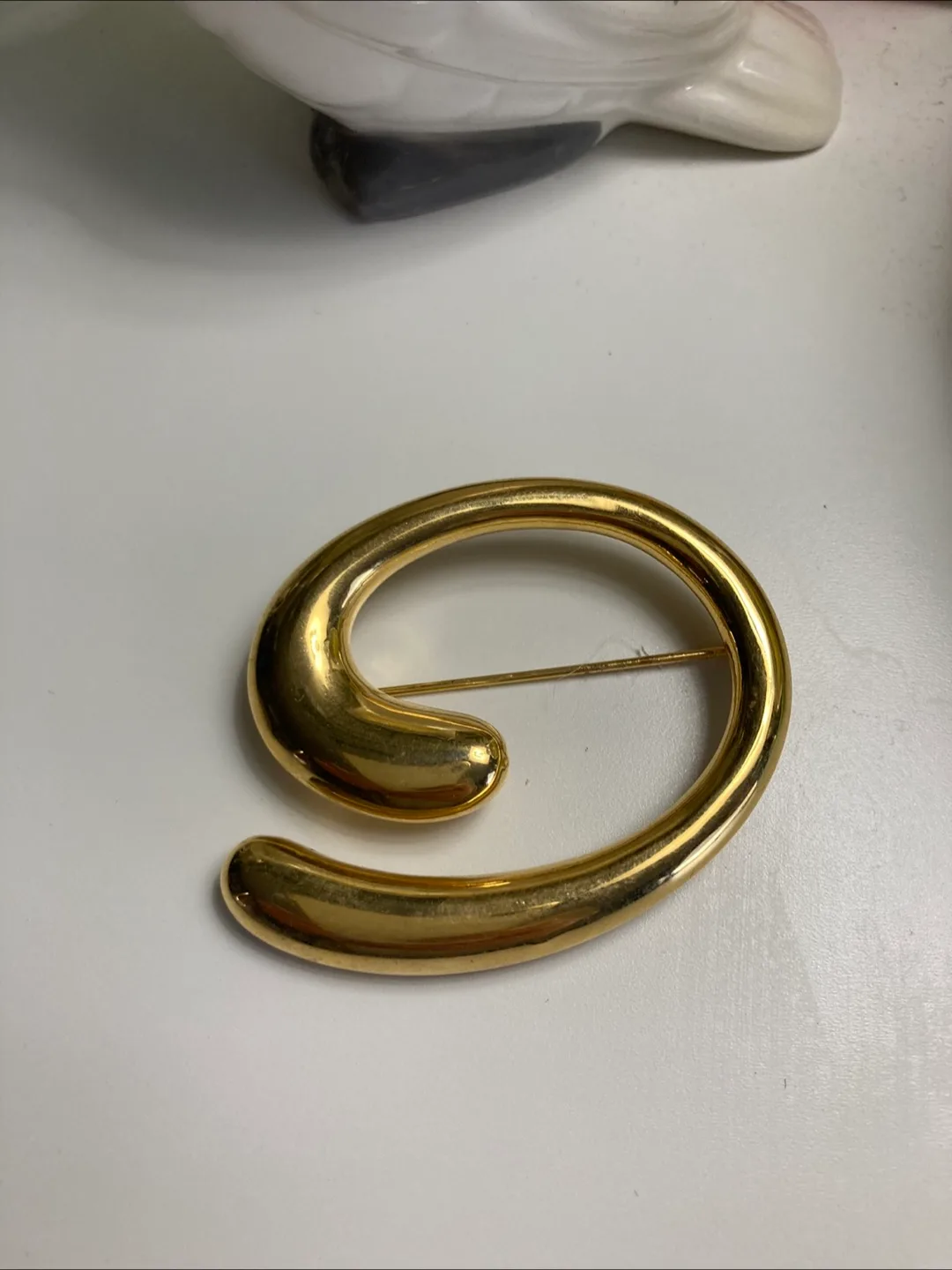 Vintage Gold Tone Brooch image indicator(2)