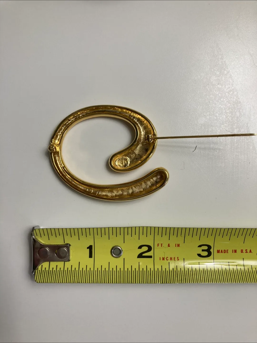 Vintage Gold Tone Brooch image indicator(5)