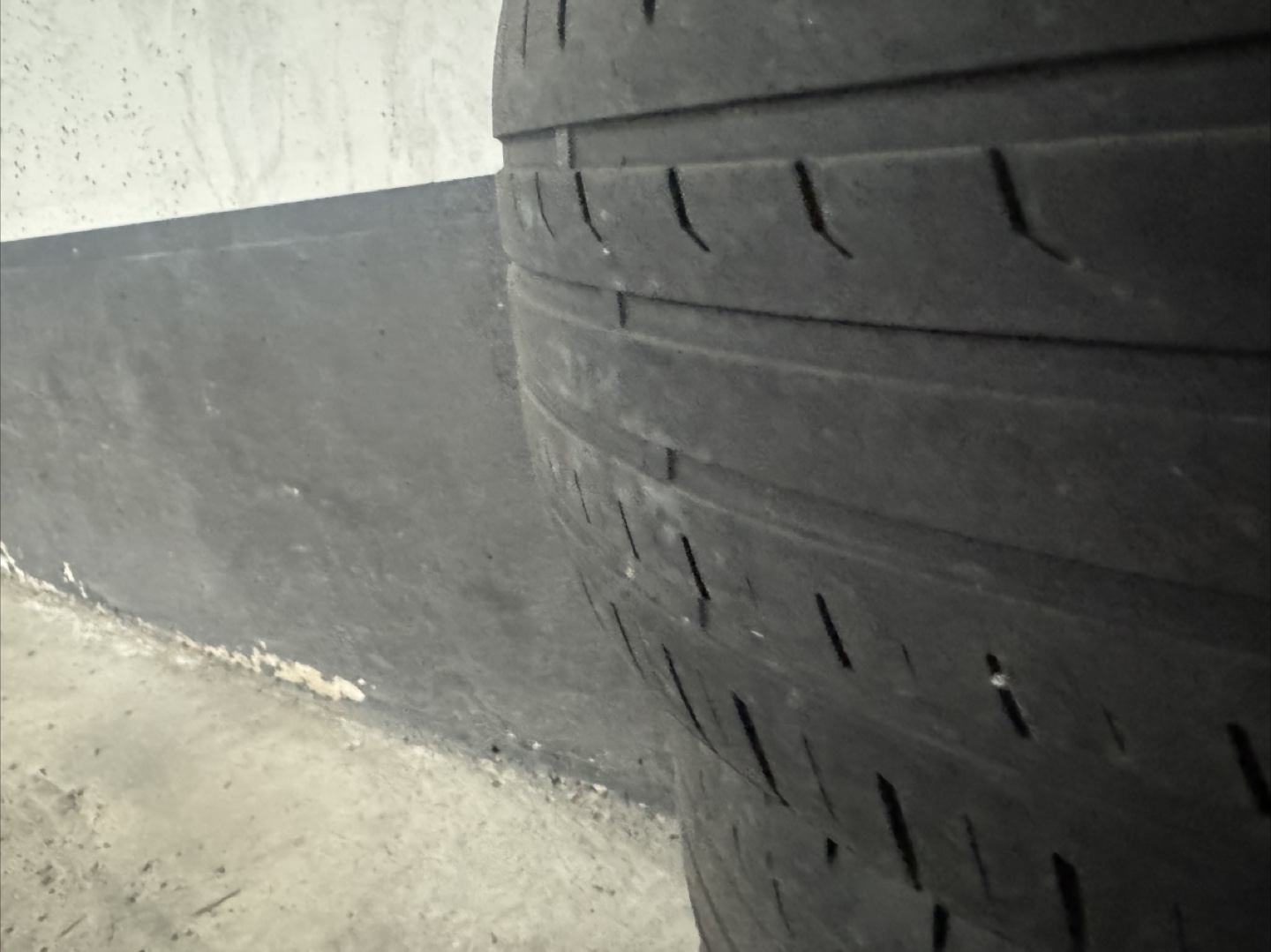 Set of Andros R10 Rims with All-season Tires - 245/40ZR18 - photo 3