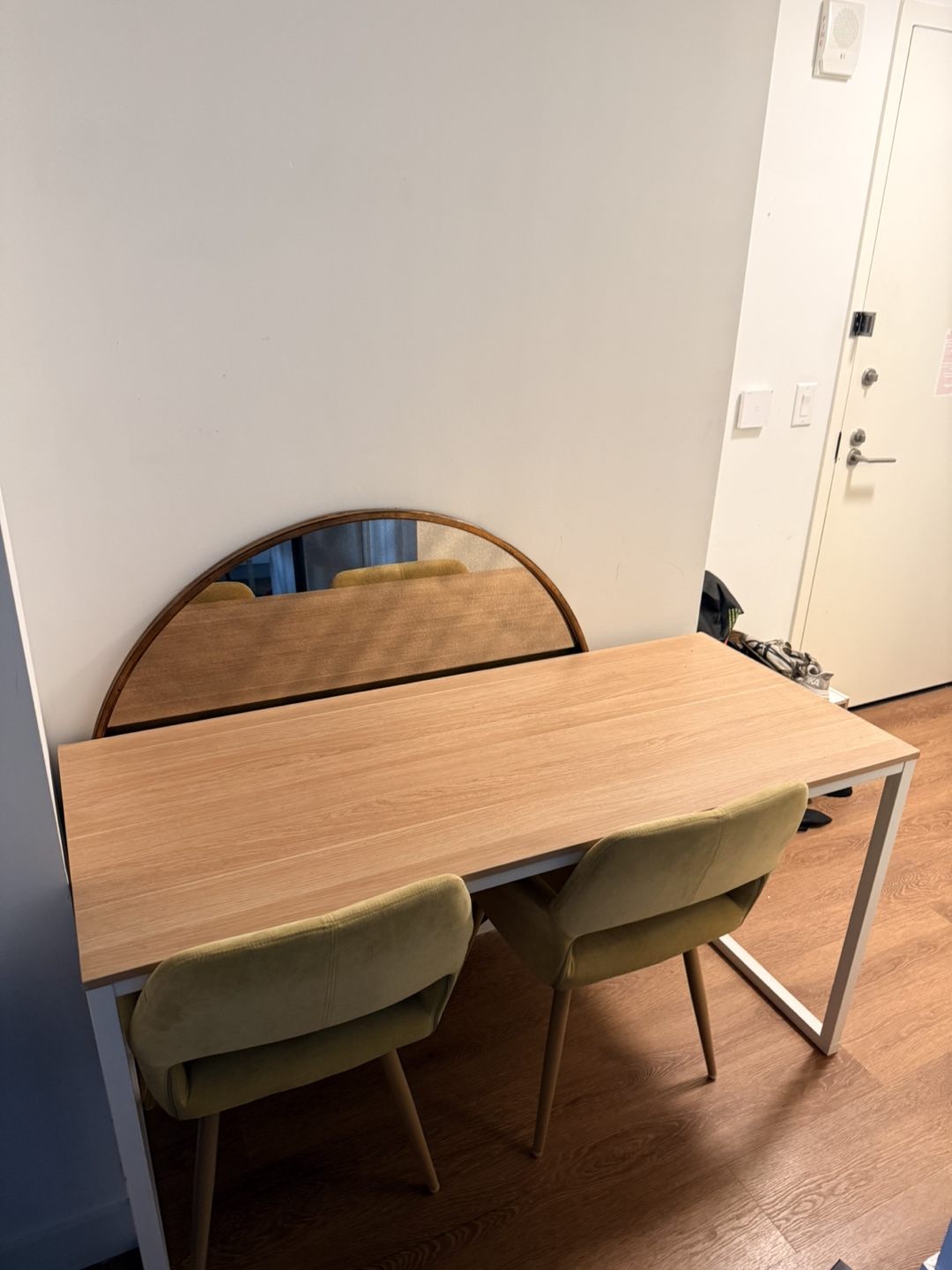 Wood & White Desk (55x24x29)