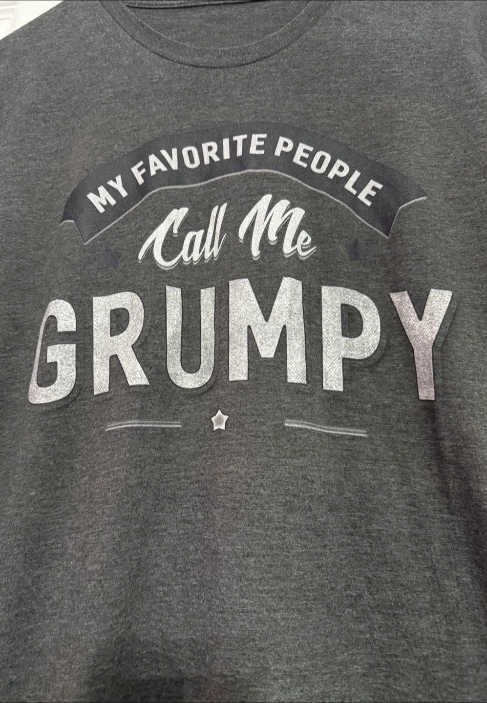 Gildan 'Grumpy' Graphic Tee - Size L image indicator(3)