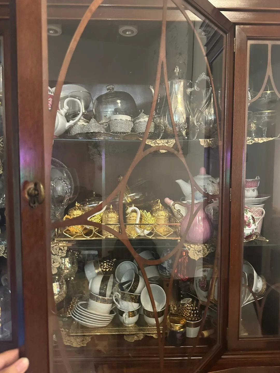 Antique Wooden China Cabinet image indicator(2)