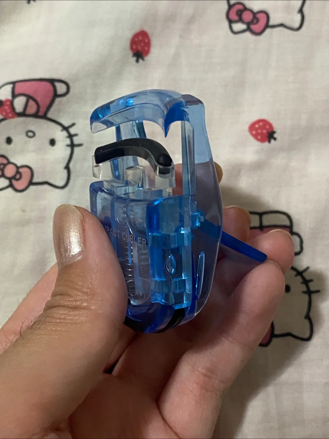 KAI Blue Compact Eyelash Curler image indicator(3)