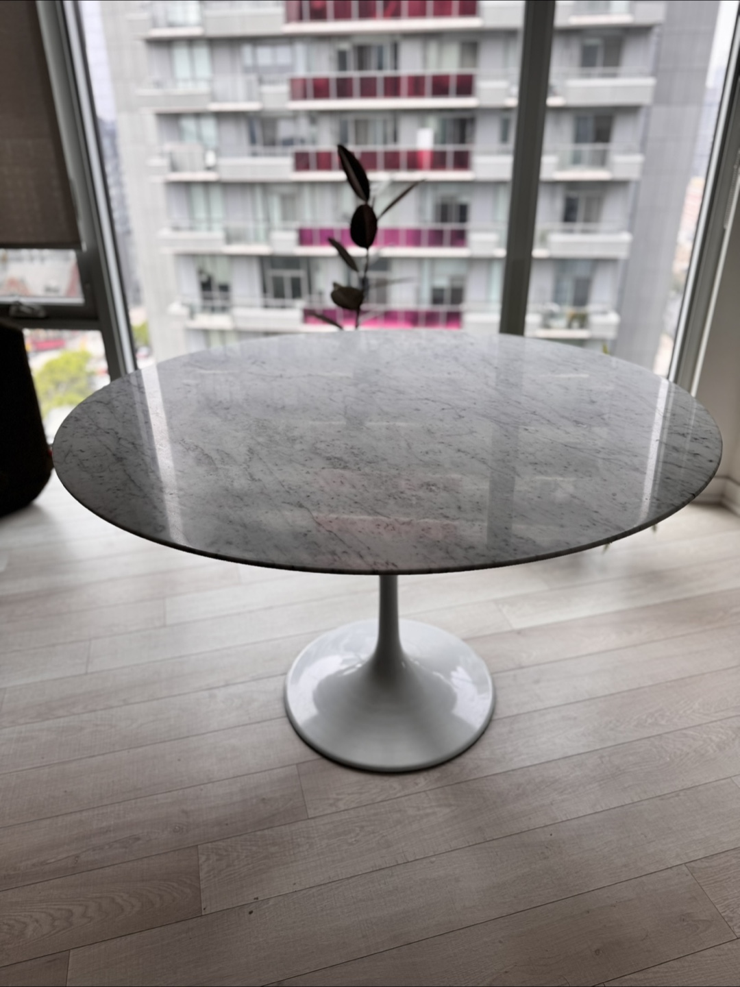 Round Marble Top Tulip Dining Table