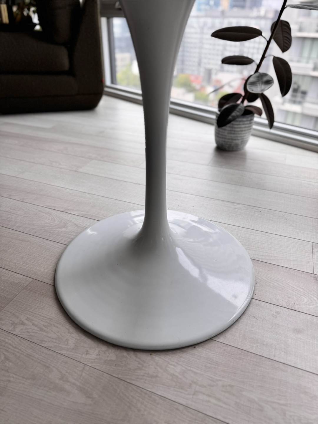 Round Marble Top Tulip Dining Table - photo 3