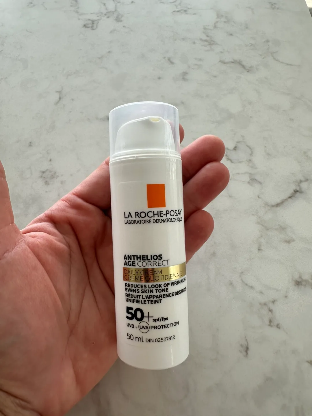 La Roche-Posay Anthelios Age Correct SPF 50 - NEW image indicator(2)