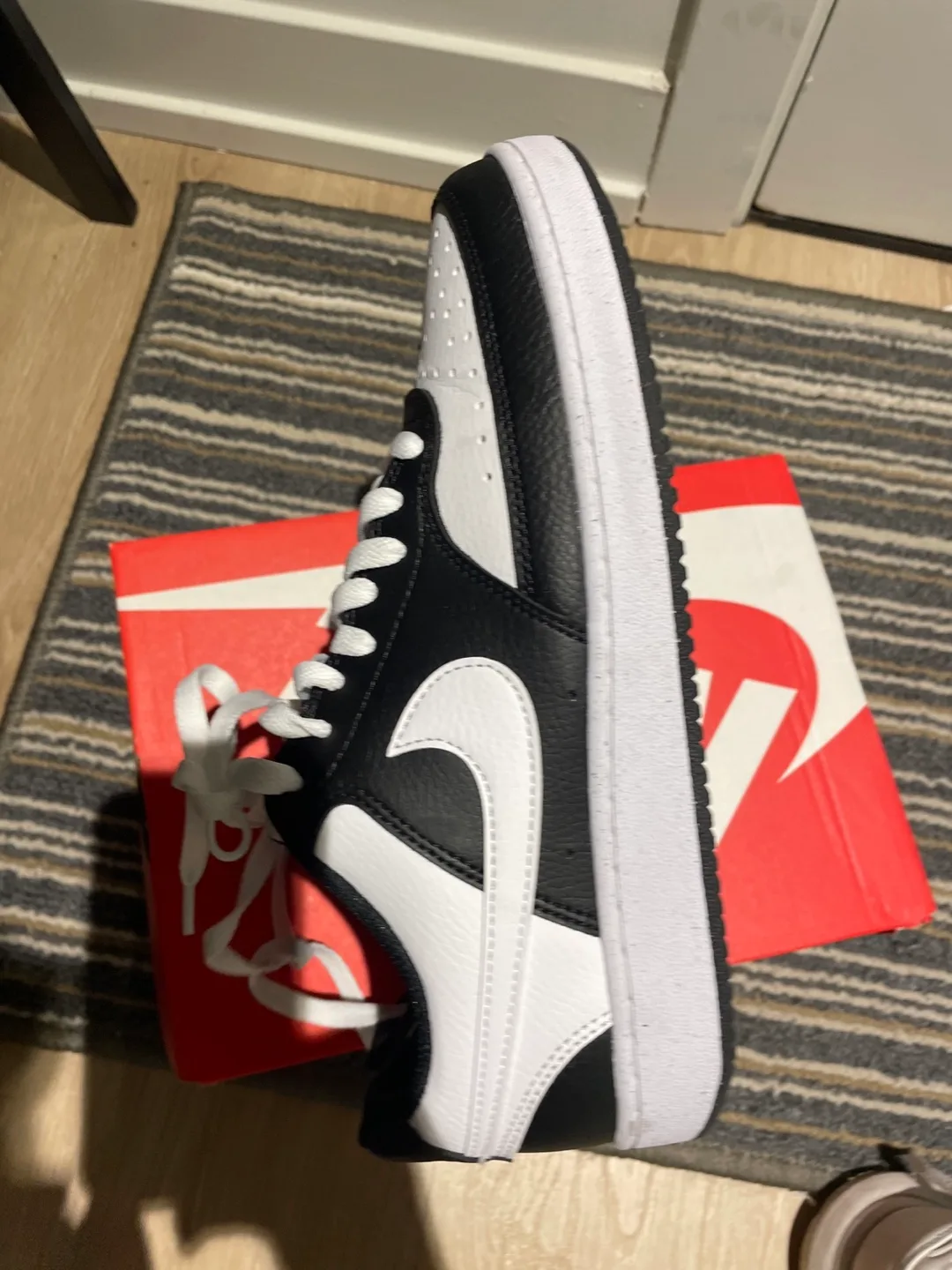 Nike Court Vision Low Shoes - Size 8.5 thumbnail