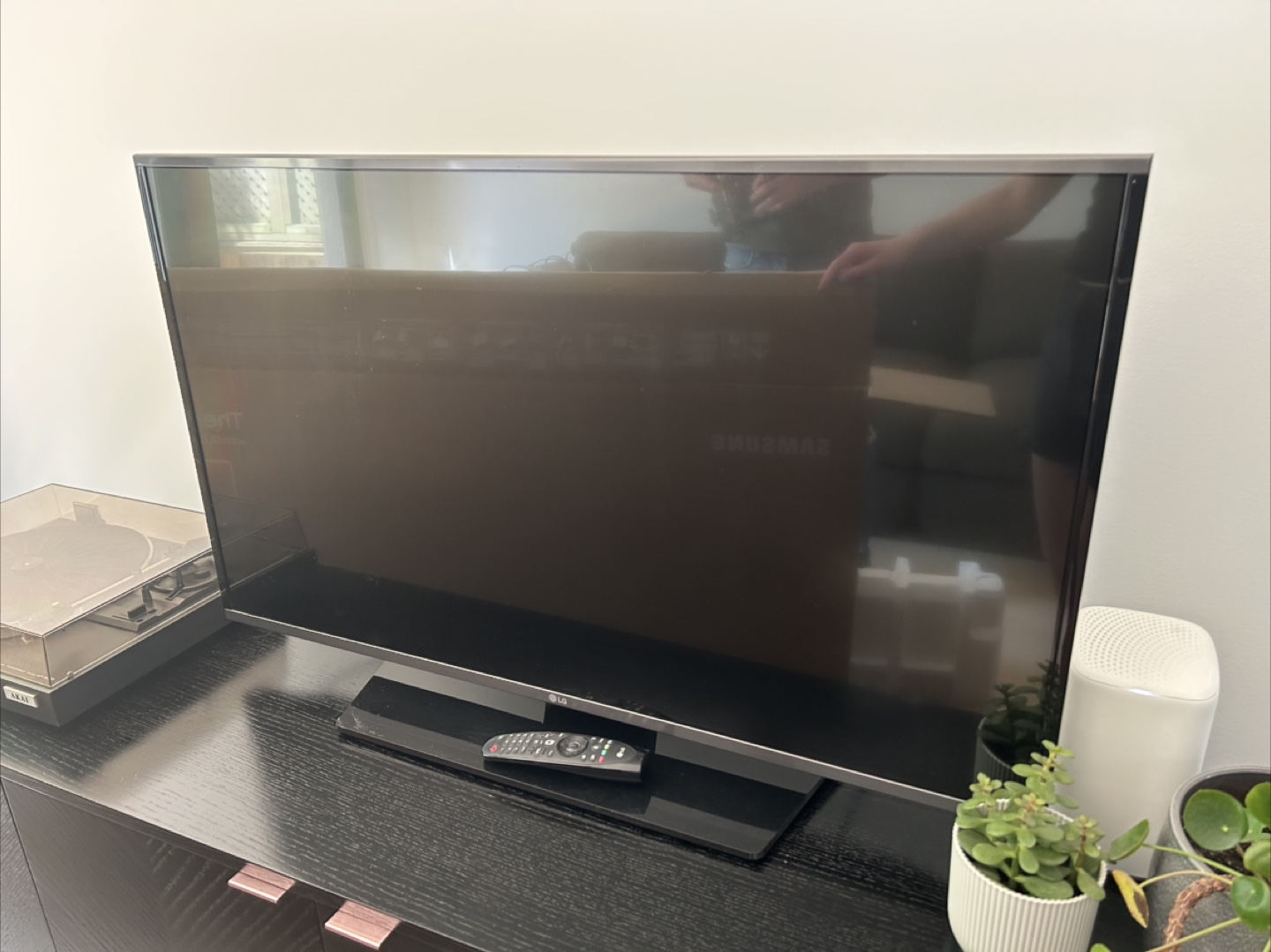 LG TV - 44”