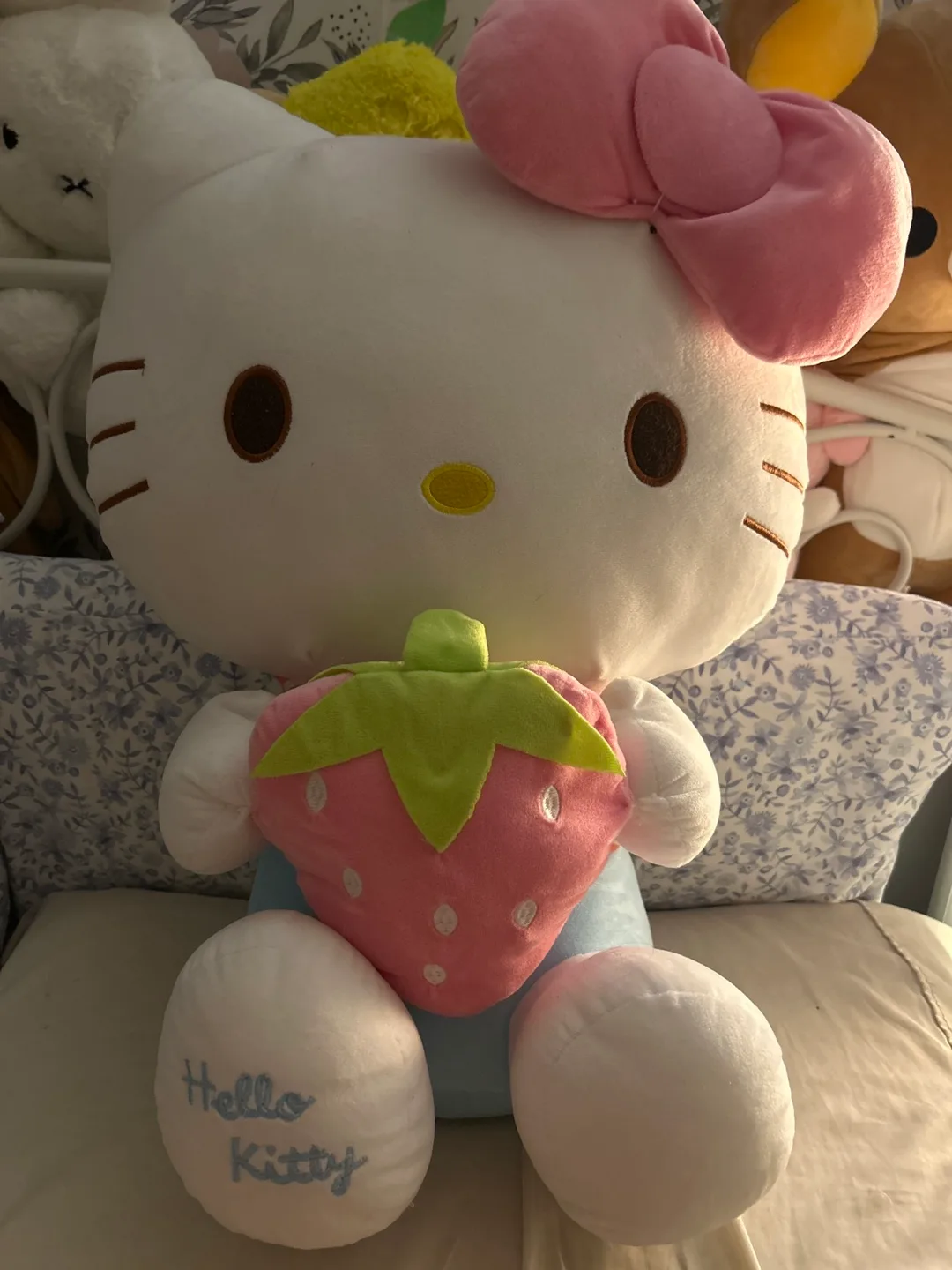 Hello kitty plushie jumbo thumbnail
