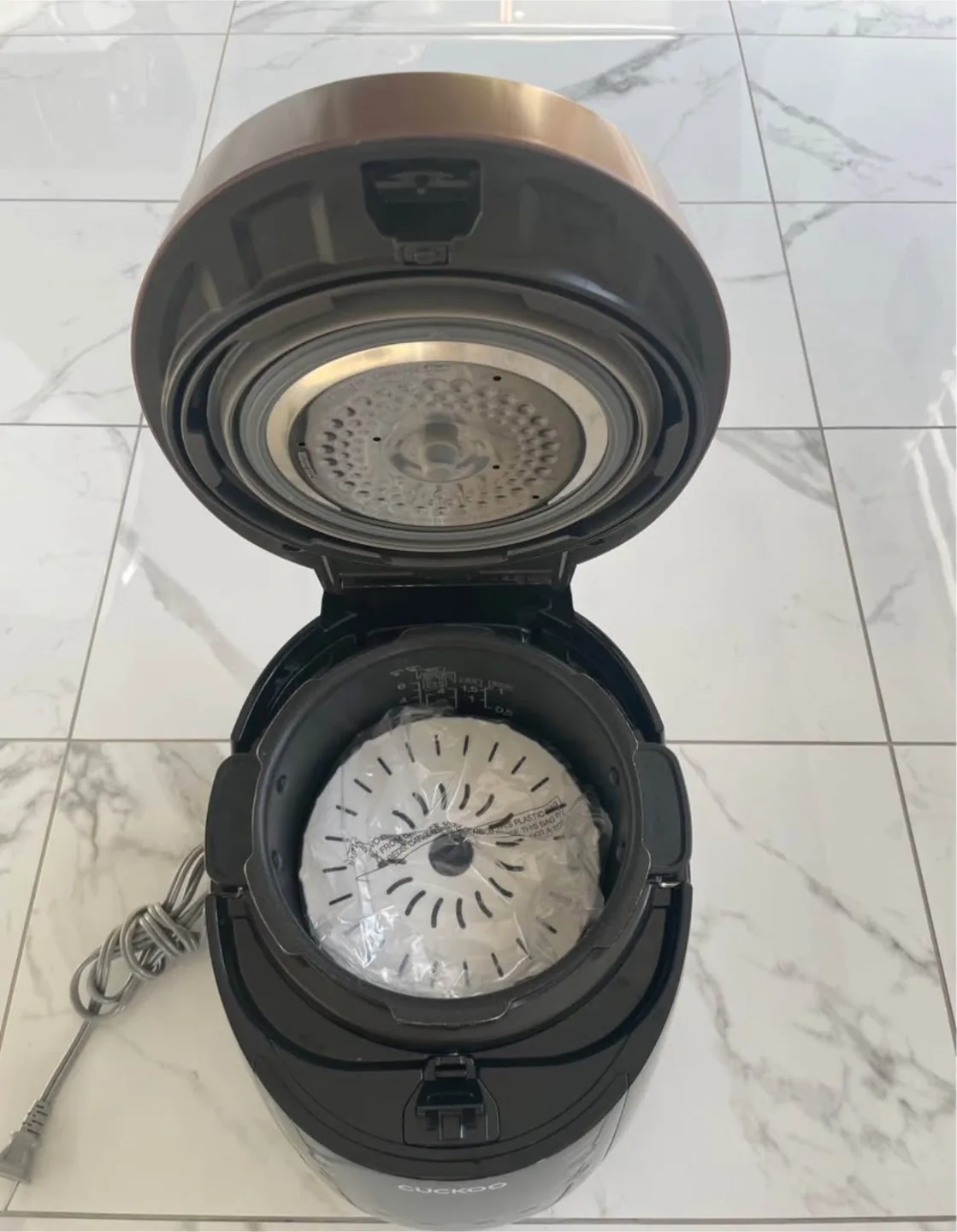 Cuckoo Electric Rice Cooker - 6 Cups - Like New! image indicator(3)