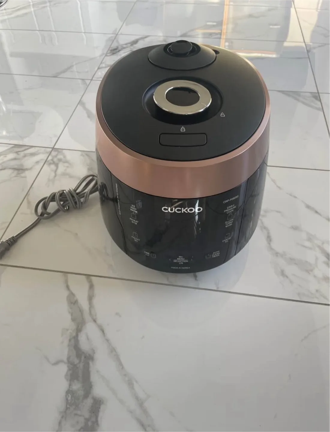 Cuckoo Electric Rice Cooker - 6 Cups - Like New! image indicator(2)