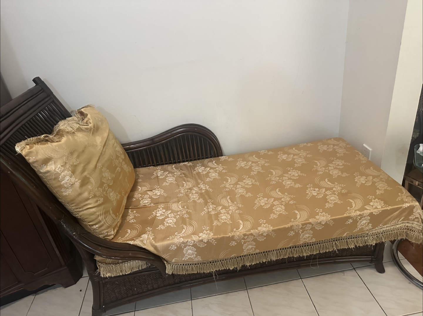 Vintage Rattan Chaise Lounge - photo 2