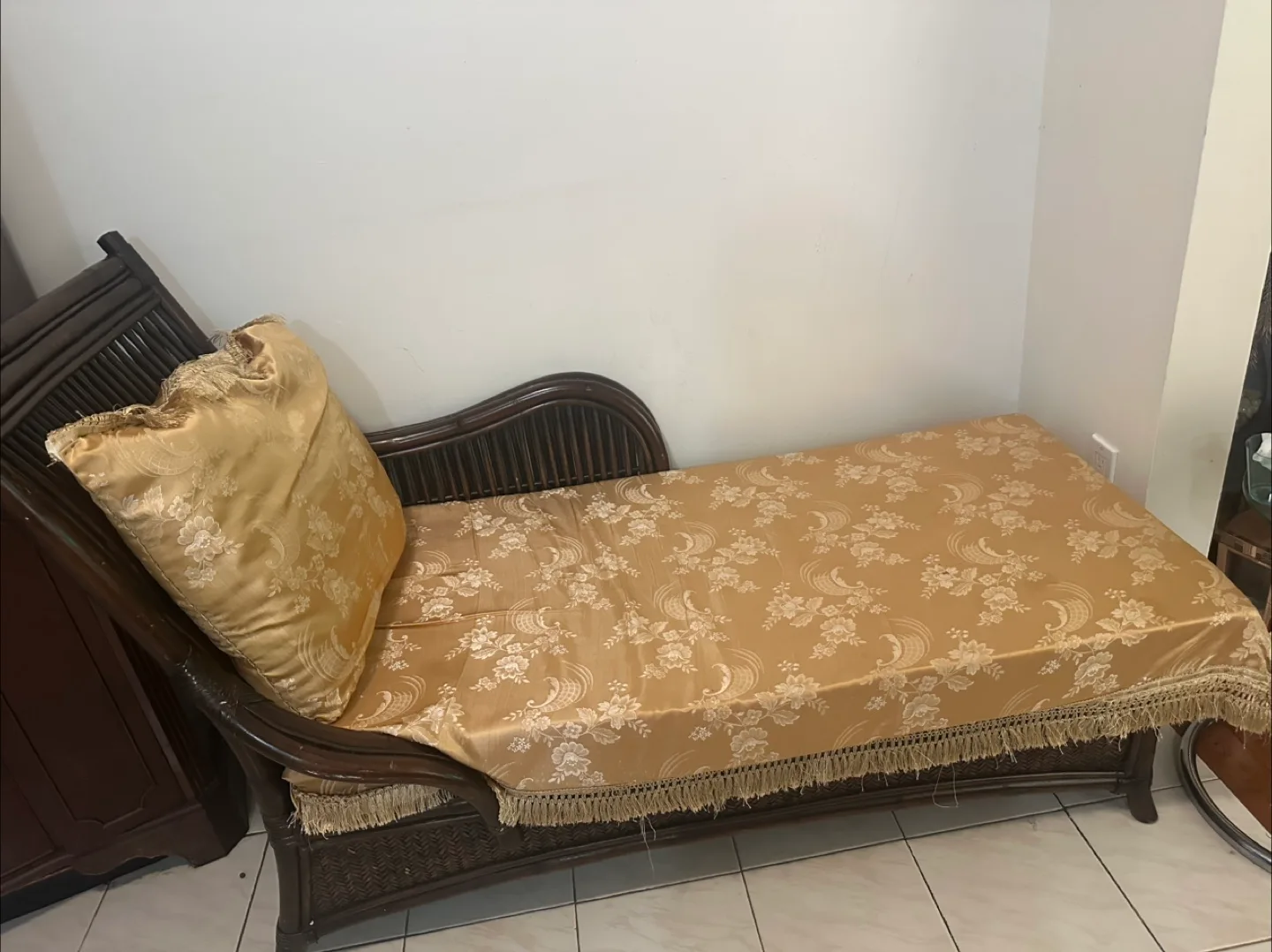 Vintage Rattan Chaise Lounge image indicator(2)