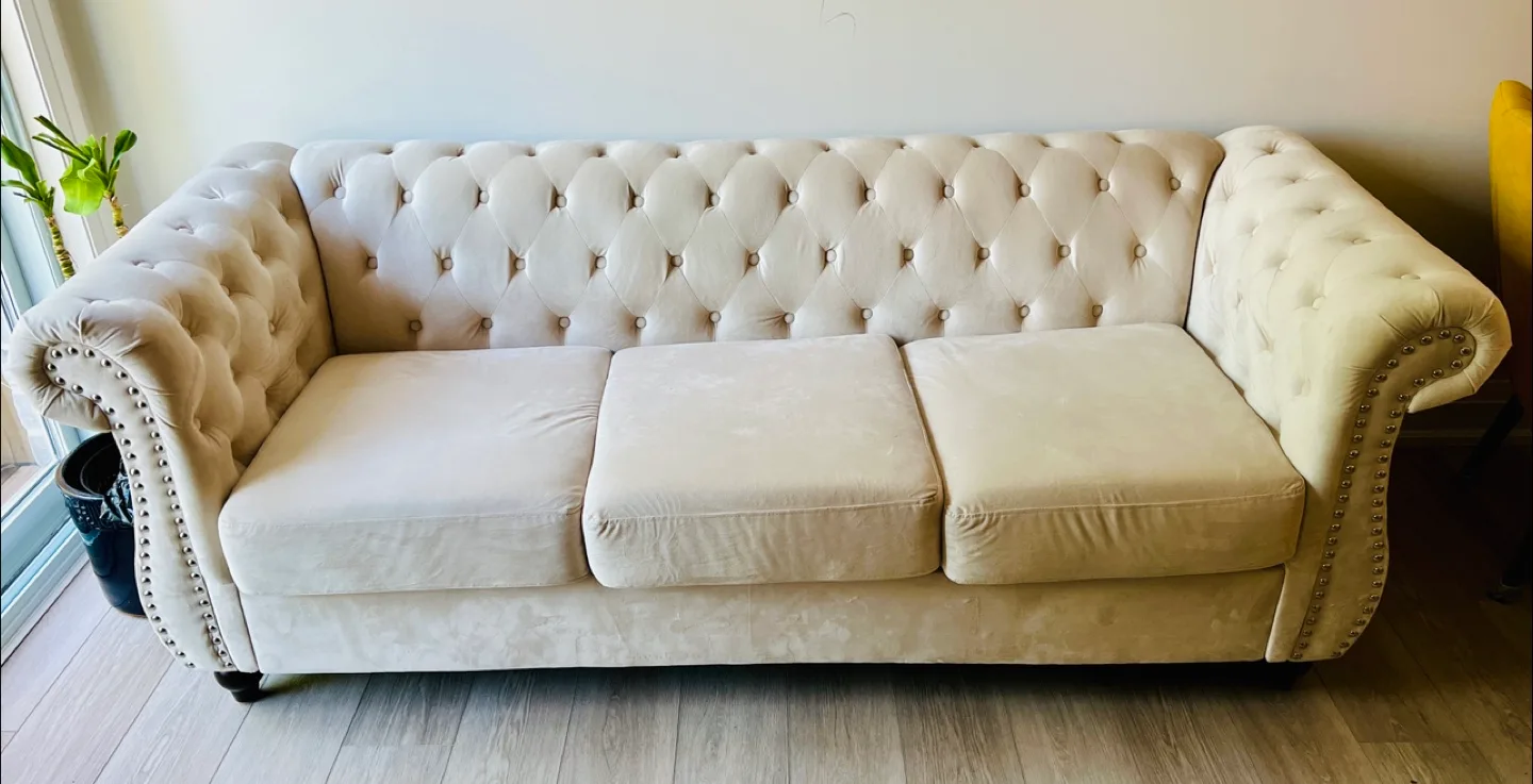 Tufted Chesterfield Sofa - 84.75" Length image indicator(2)