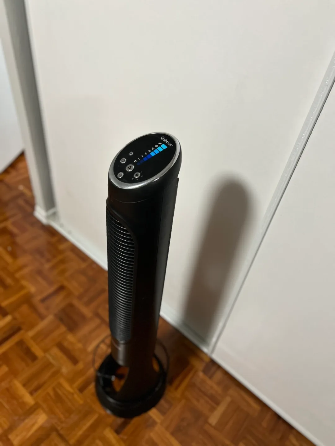 Honeywell QuietSet Tower Fan - Black image indicator(2)