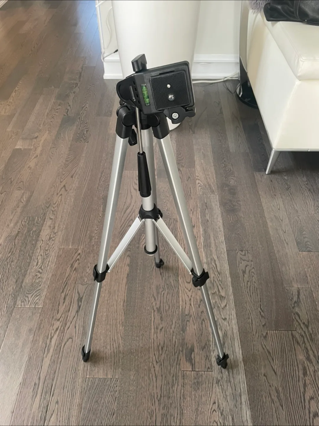 Camera Tripod with Carrying Case image indicator(2)