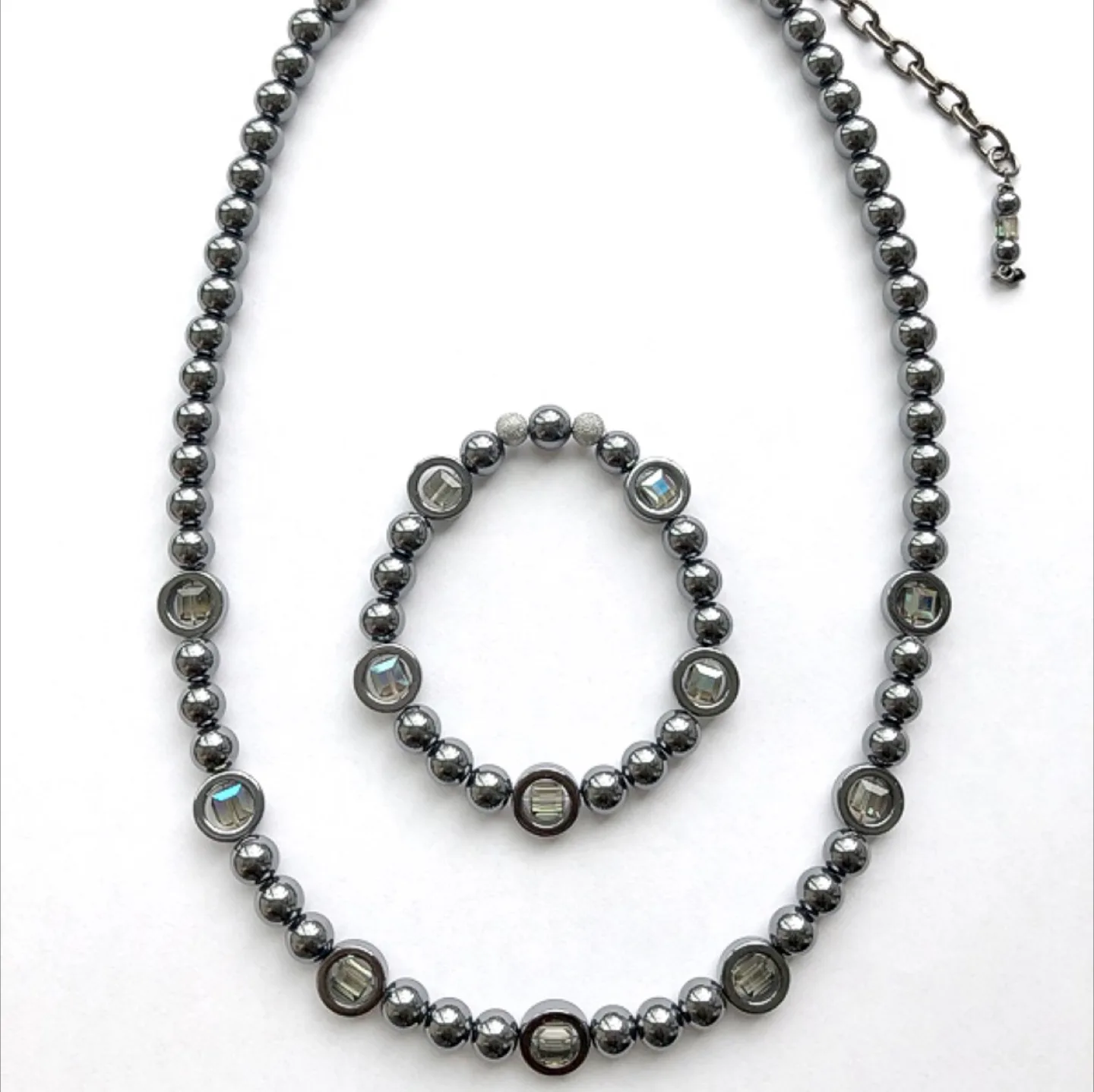 MAURA SWAROVSKI CRYSTAL NECKLACE image indicator(2)