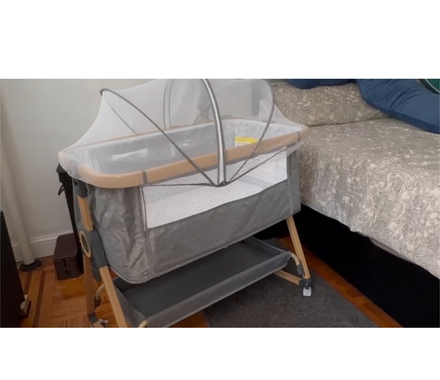 Baby bedside bassinet
