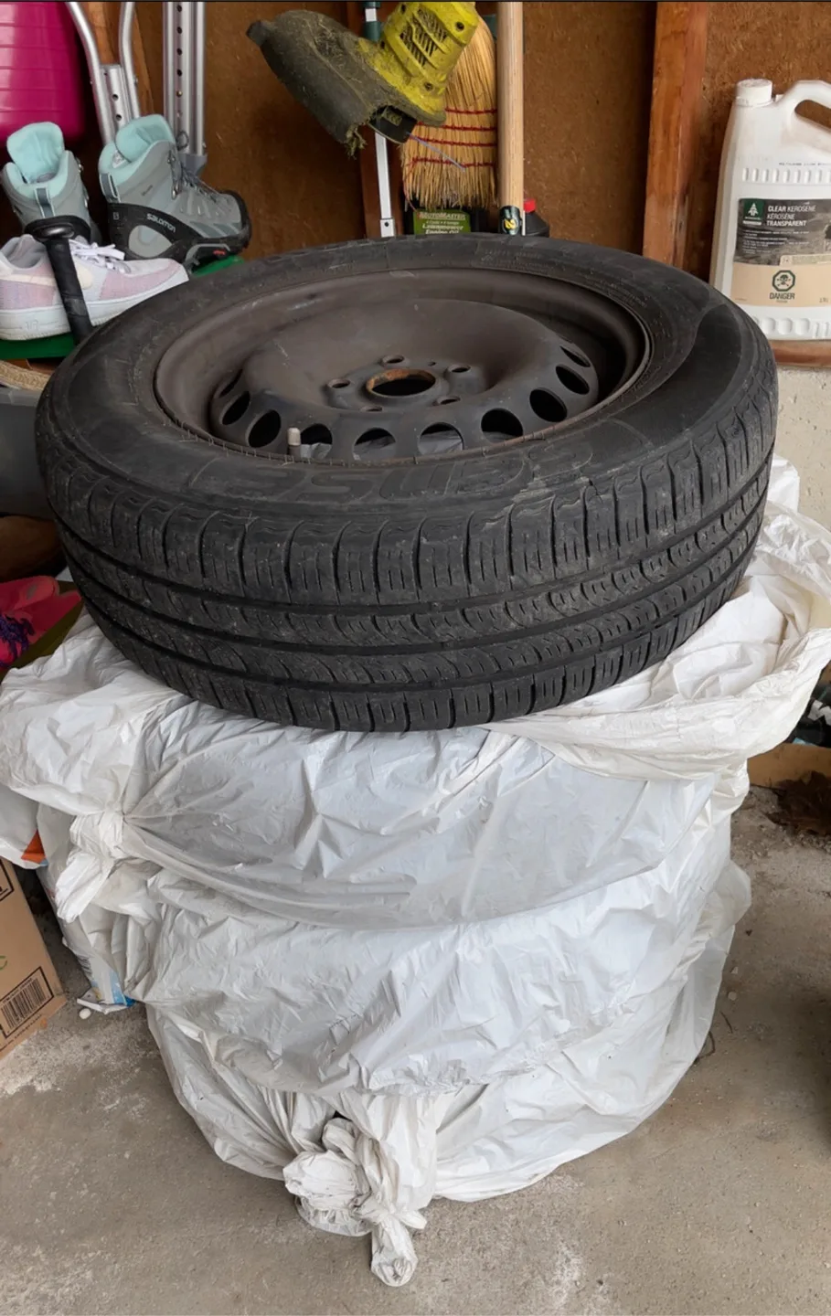 4ea-Kumho Sense Radial 195/65R15 Tire image indicator(2)