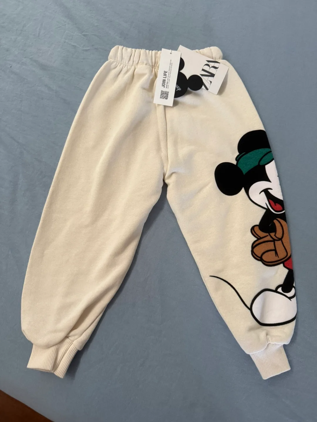 Disney sweater a pants image indicator(4)