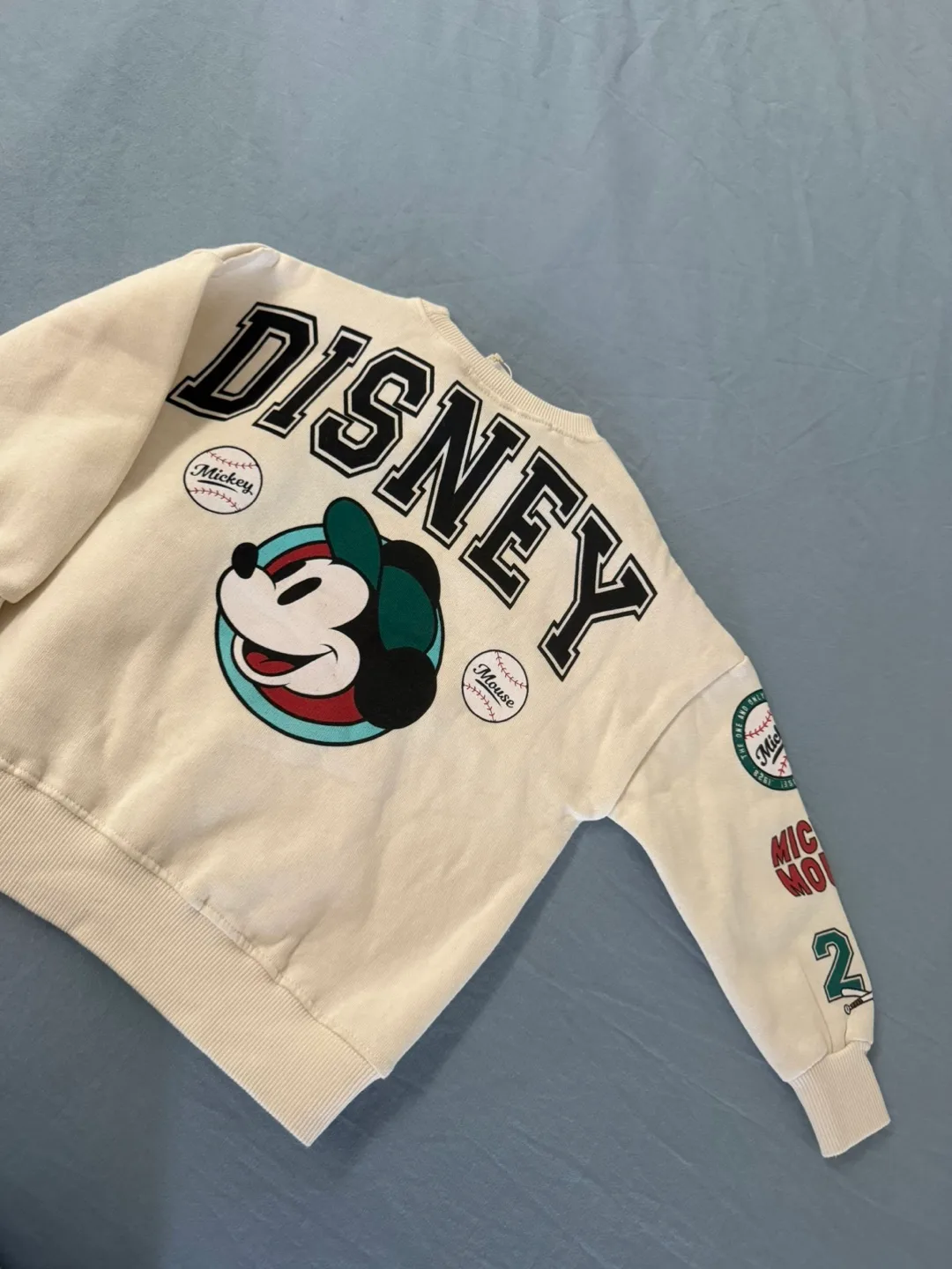 Disney sweater a pants image indicator(2)
