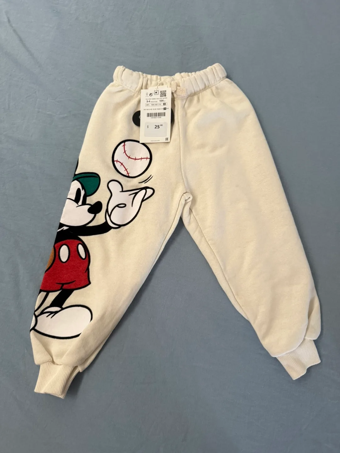 Disney sweater a pants image indicator(3)