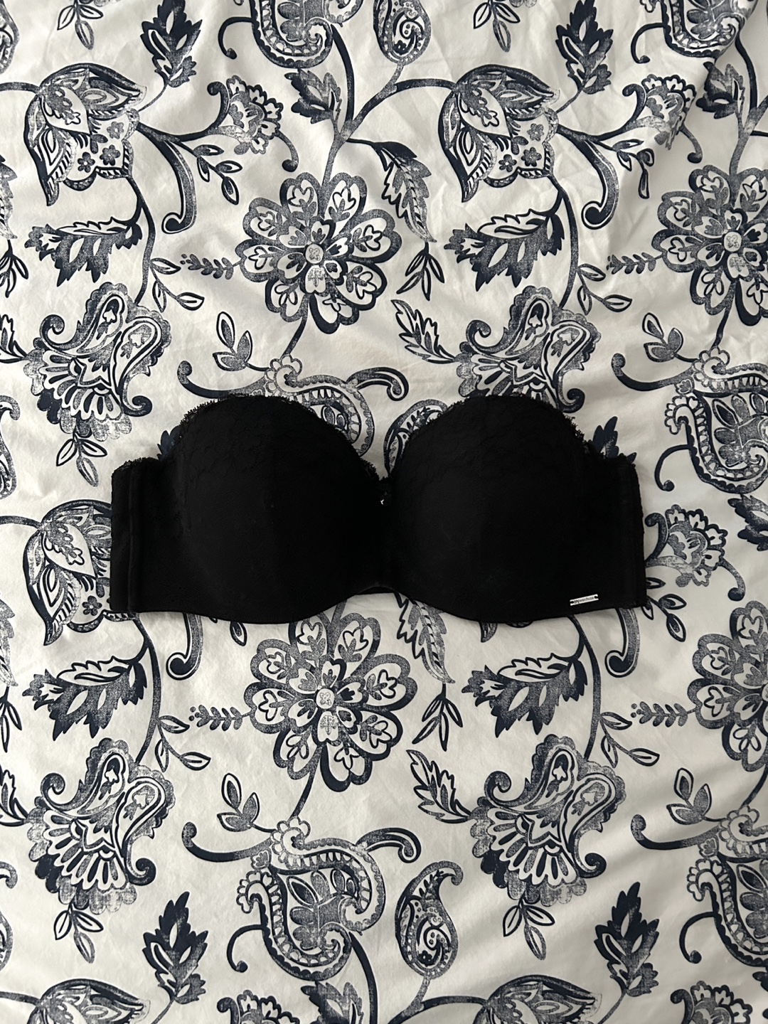 La Vie en Rose Strapless Bra