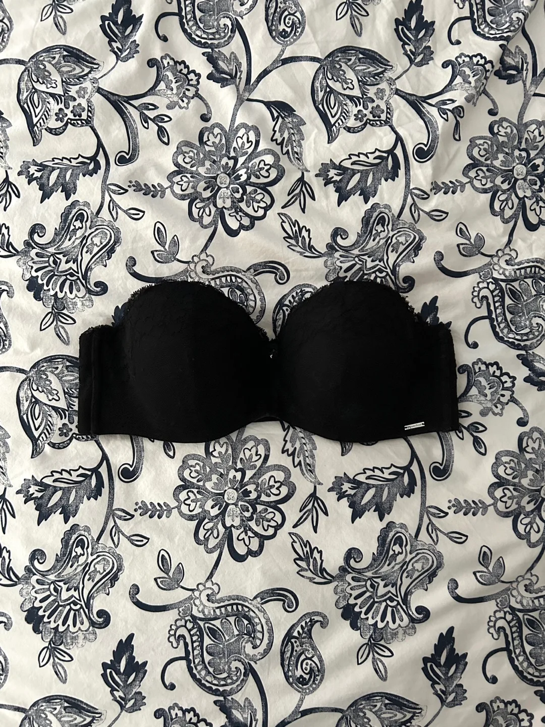 La Vie en Rose Strapless Bra thumbnail