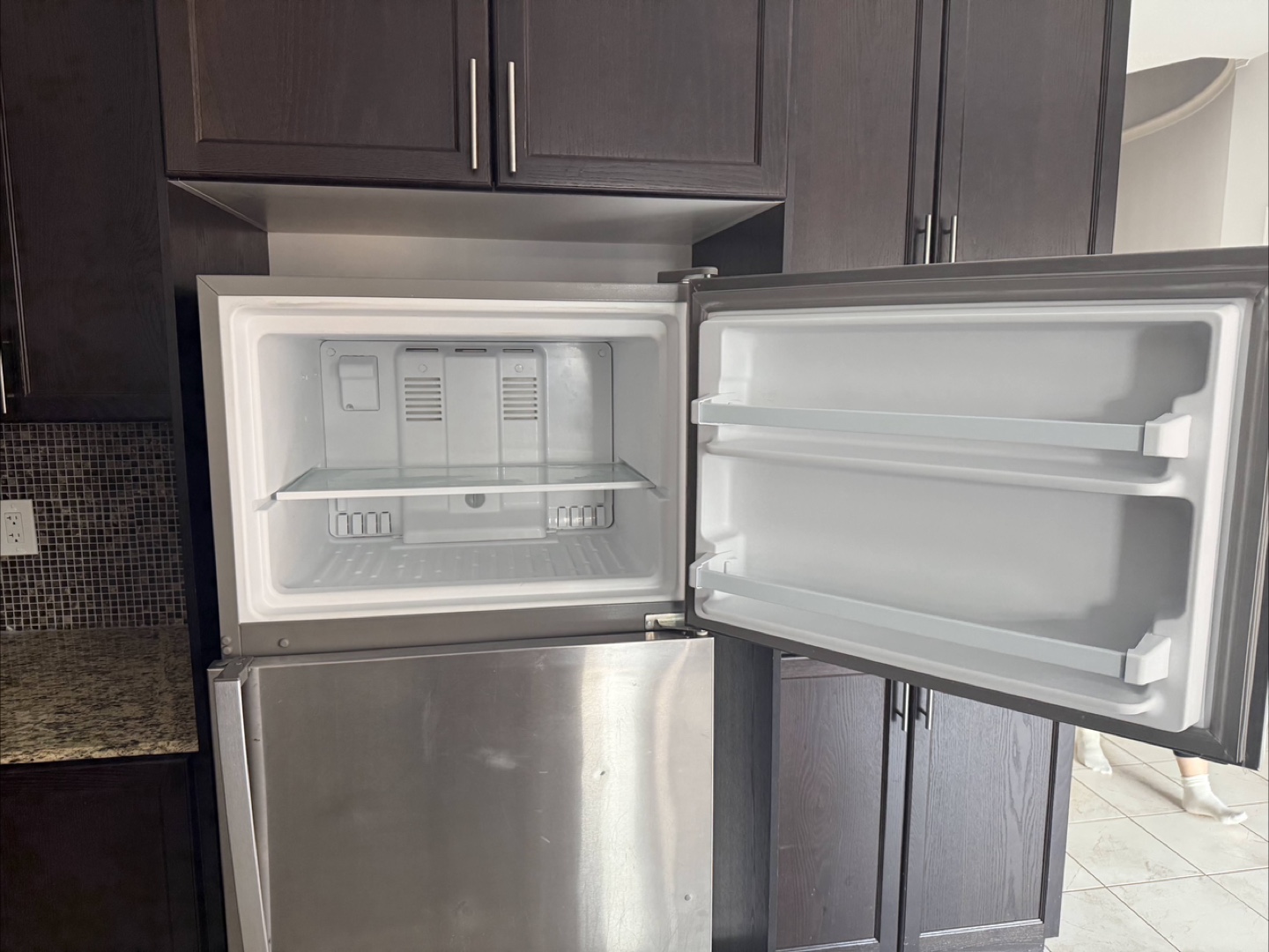 Whirlpool Refrigerator - Stainless Steel - photo 3