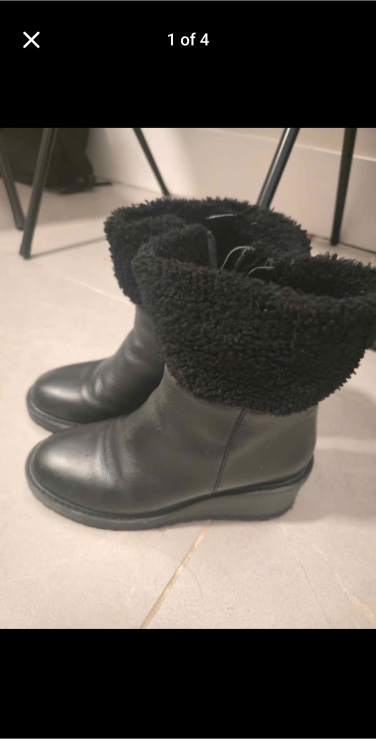 Bos. & Co. Black Leather & Shearling Boots - Size 8