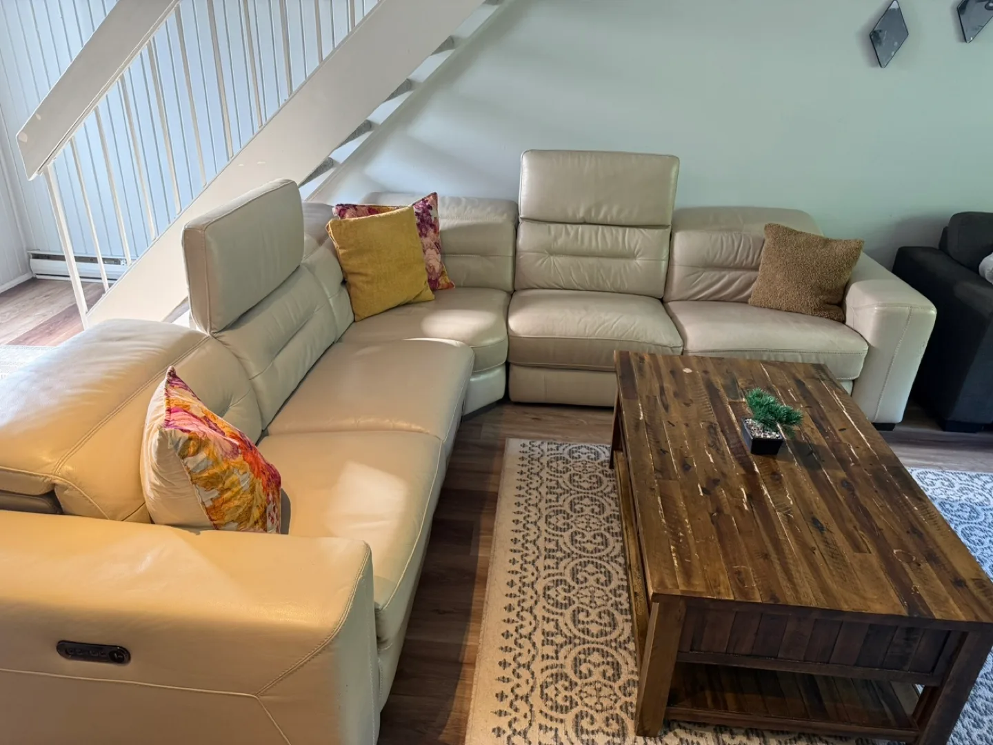 Quick Sale – Cream Genuine Leather L-Shaped Recliner Sofa image indicator(9)