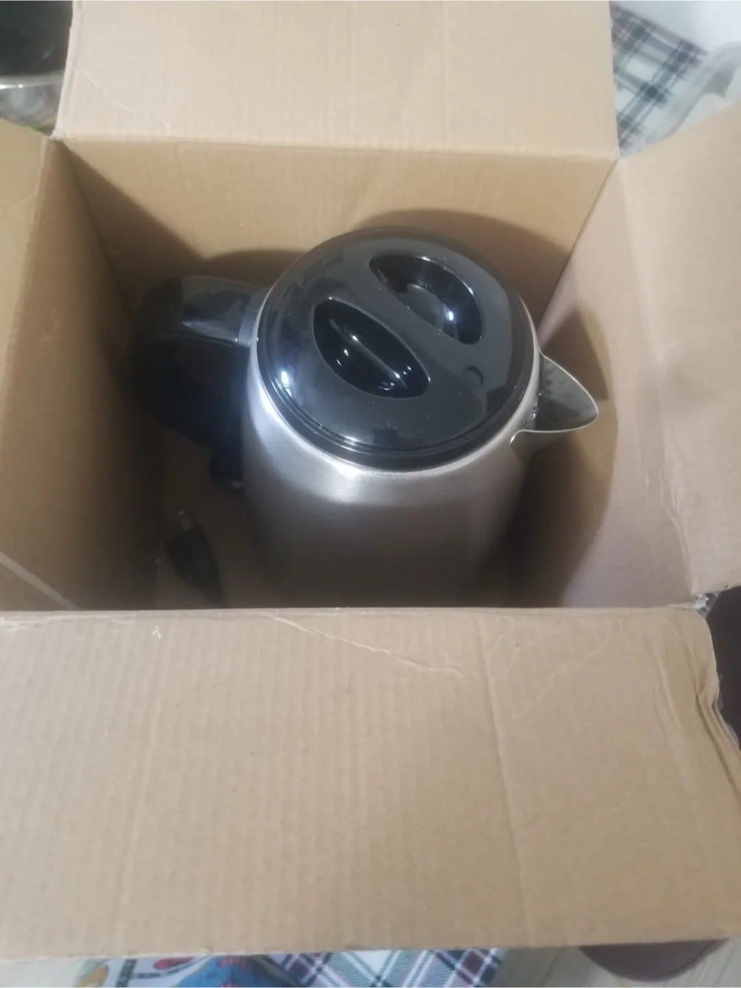 Black+Decker 1.7L Stainless Steel Kettle - New image indicator(4)