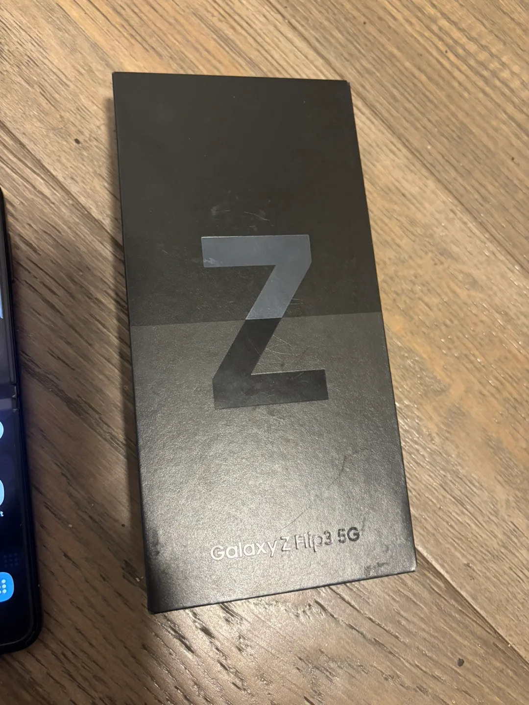 Samsung Galaxy Z Flip 3 5G - Like New! image indicator(6)