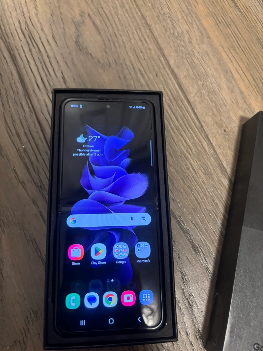 Samsung Galaxy Z Flip 3 5G - Like New! image indicator(3)