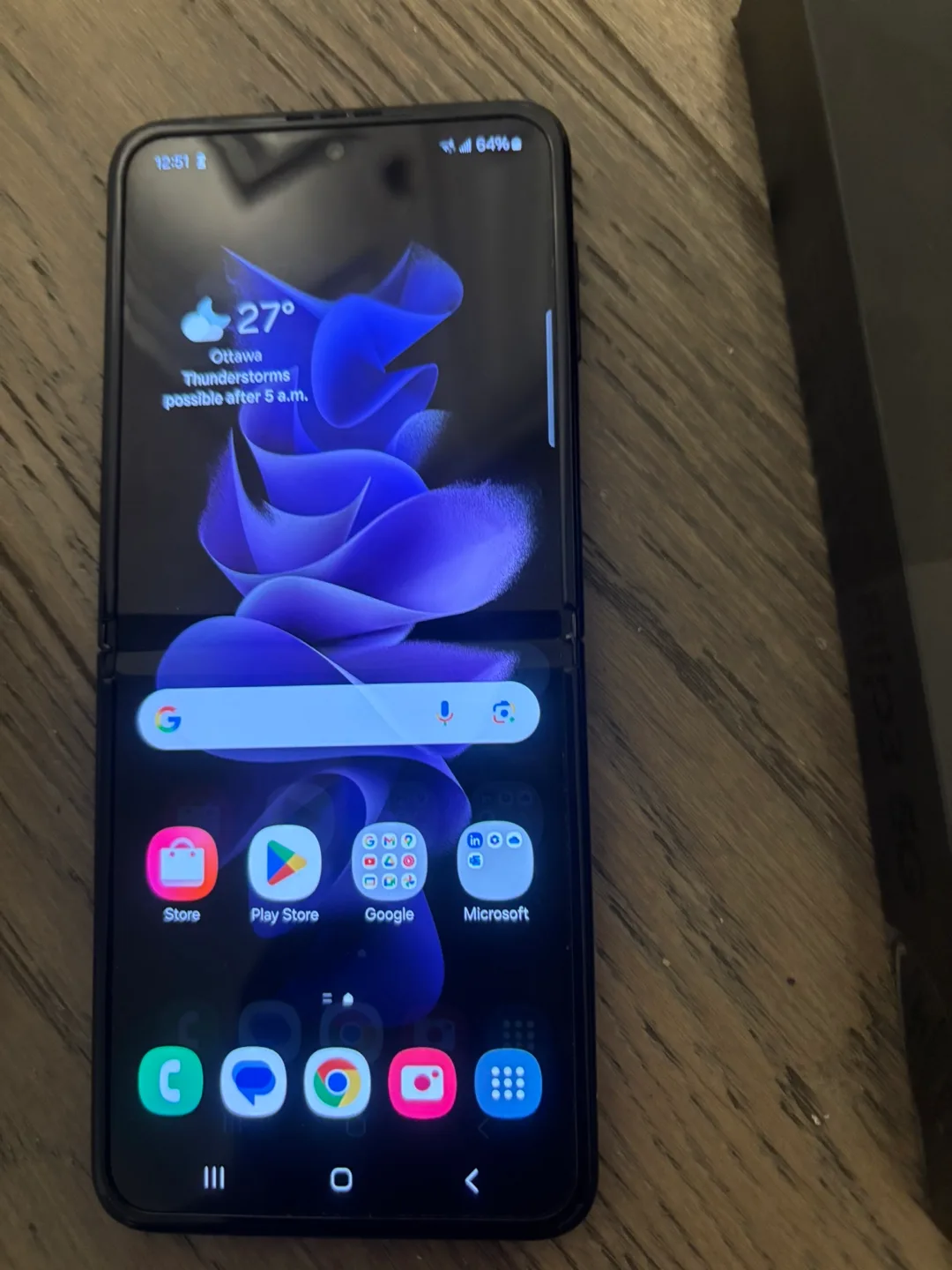 Samsung Galaxy Z Flip 3 5G - Like New! image indicator(5)