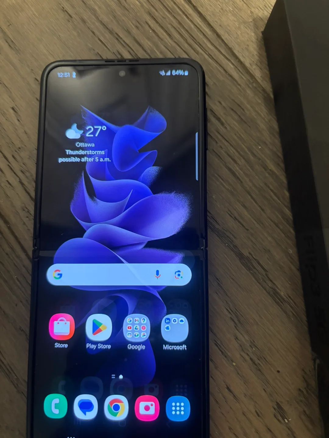 Samsung Galaxy Z Flip 3 5G - Like New! image indicator(8)