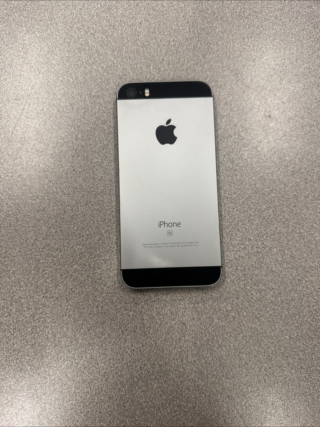 iPhone SE - photo 4
