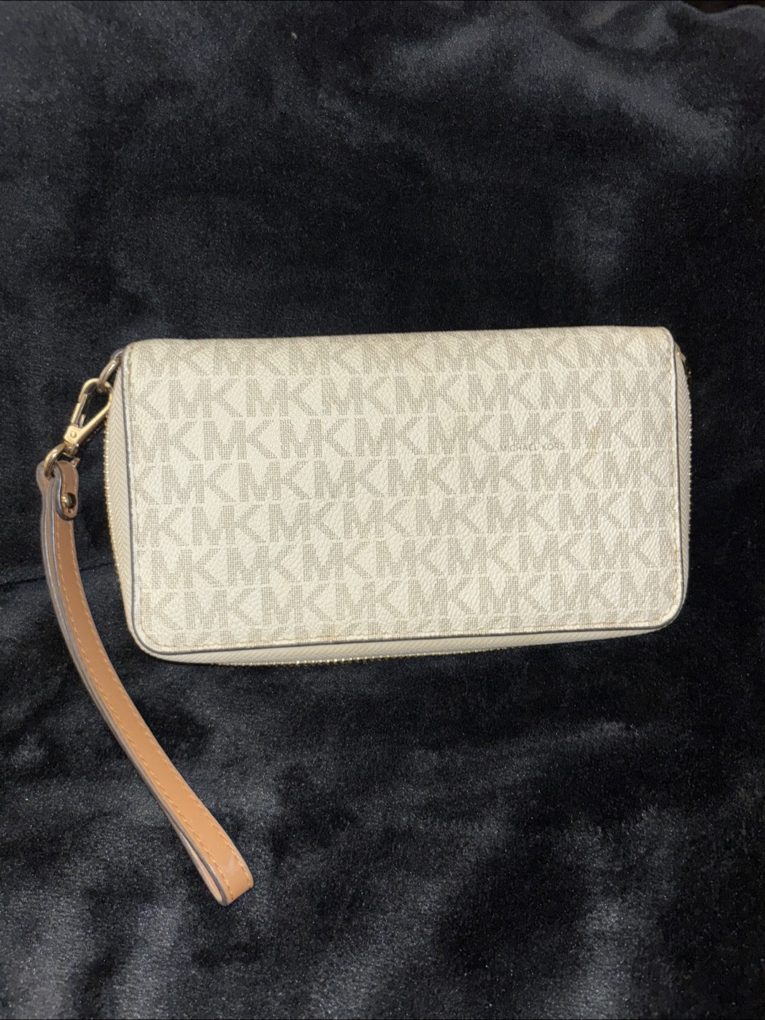 Michael Kors Wristlet Wallet - photo 3