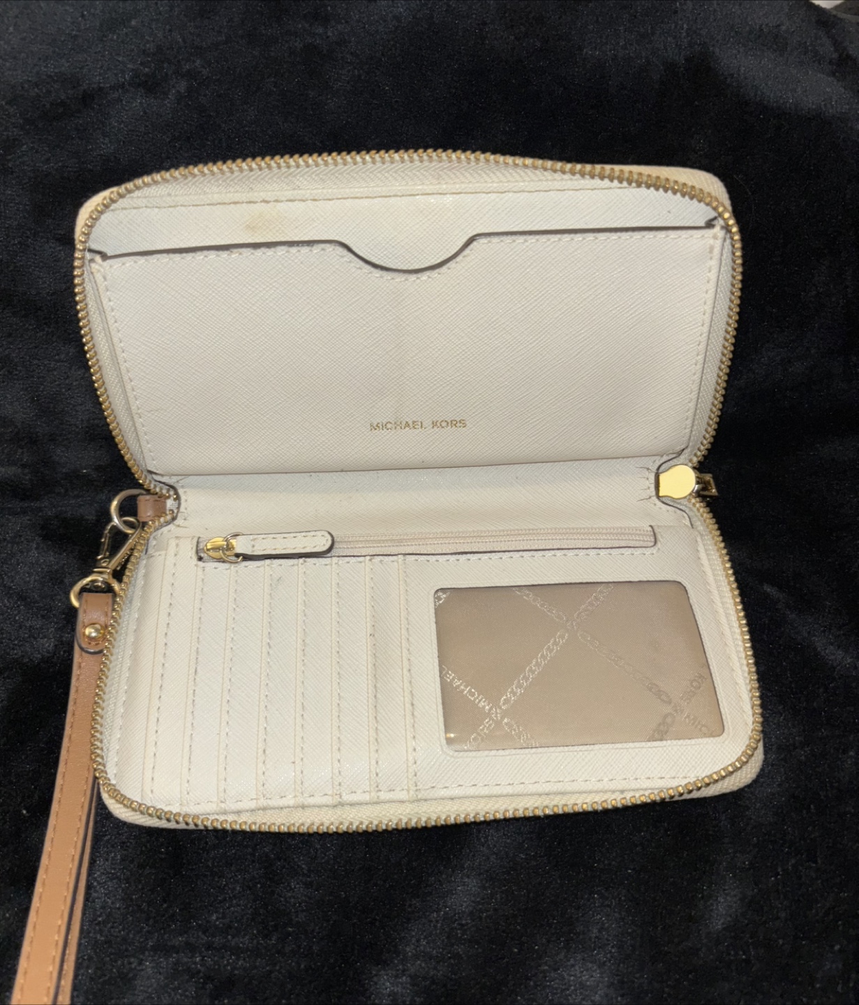 Michael Kors Wristlet Wallet - photo 2