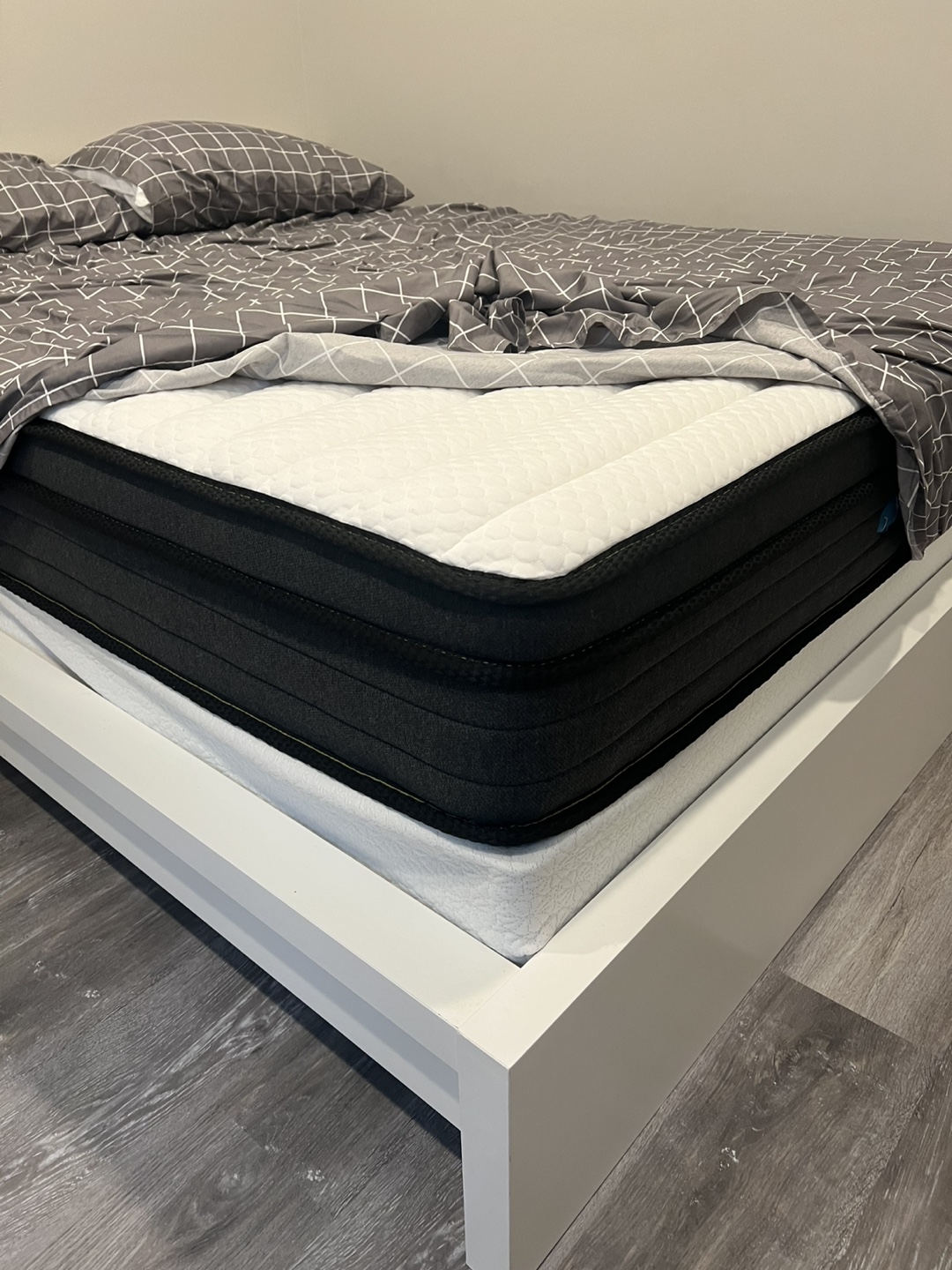 Bed frame with mattress white queen size - photo 2