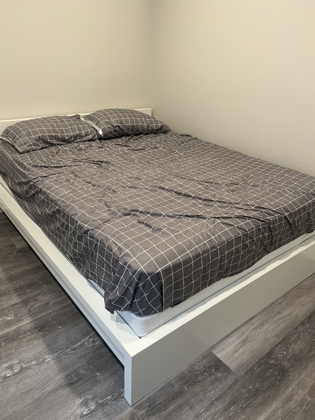 Bed frame with mattress white queen size