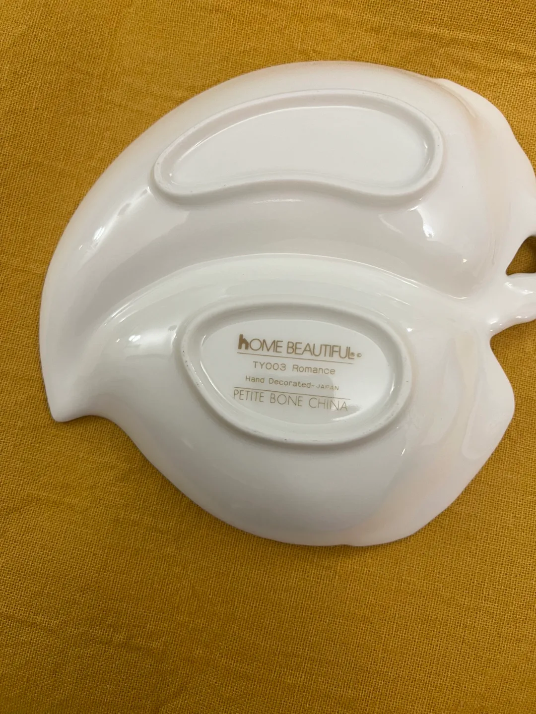 Home Beautiful Petite Bone China Leaf Dish image indicator(3)