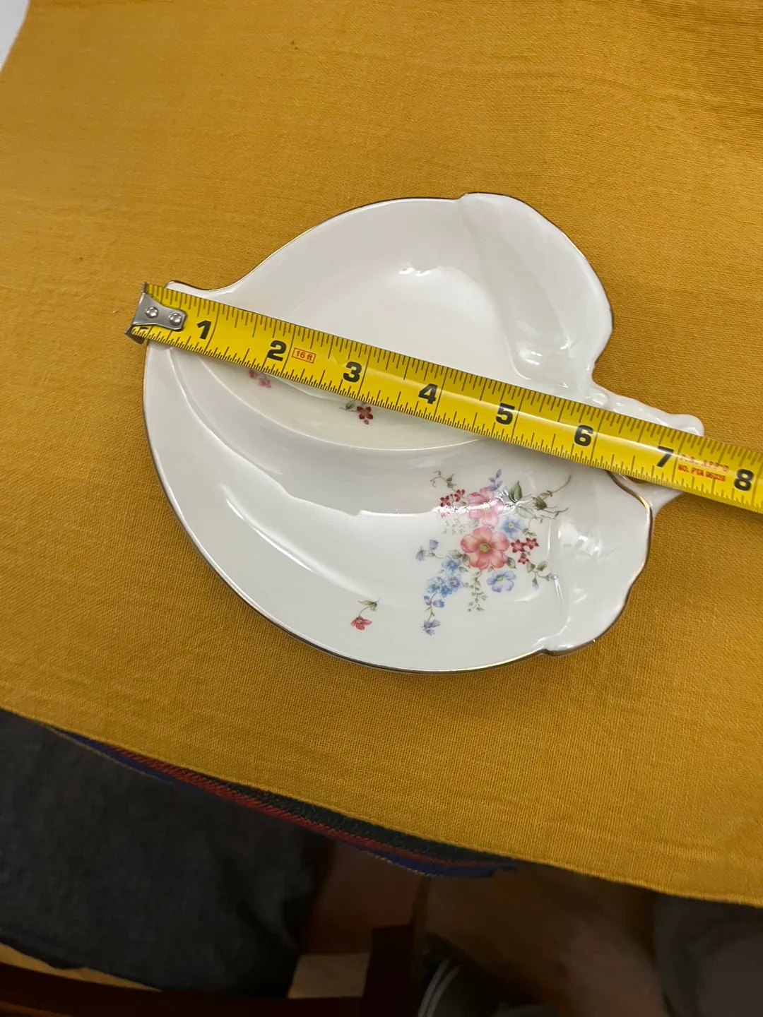 Home Beautiful Petite Bone China Leaf Dish image indicator(4)