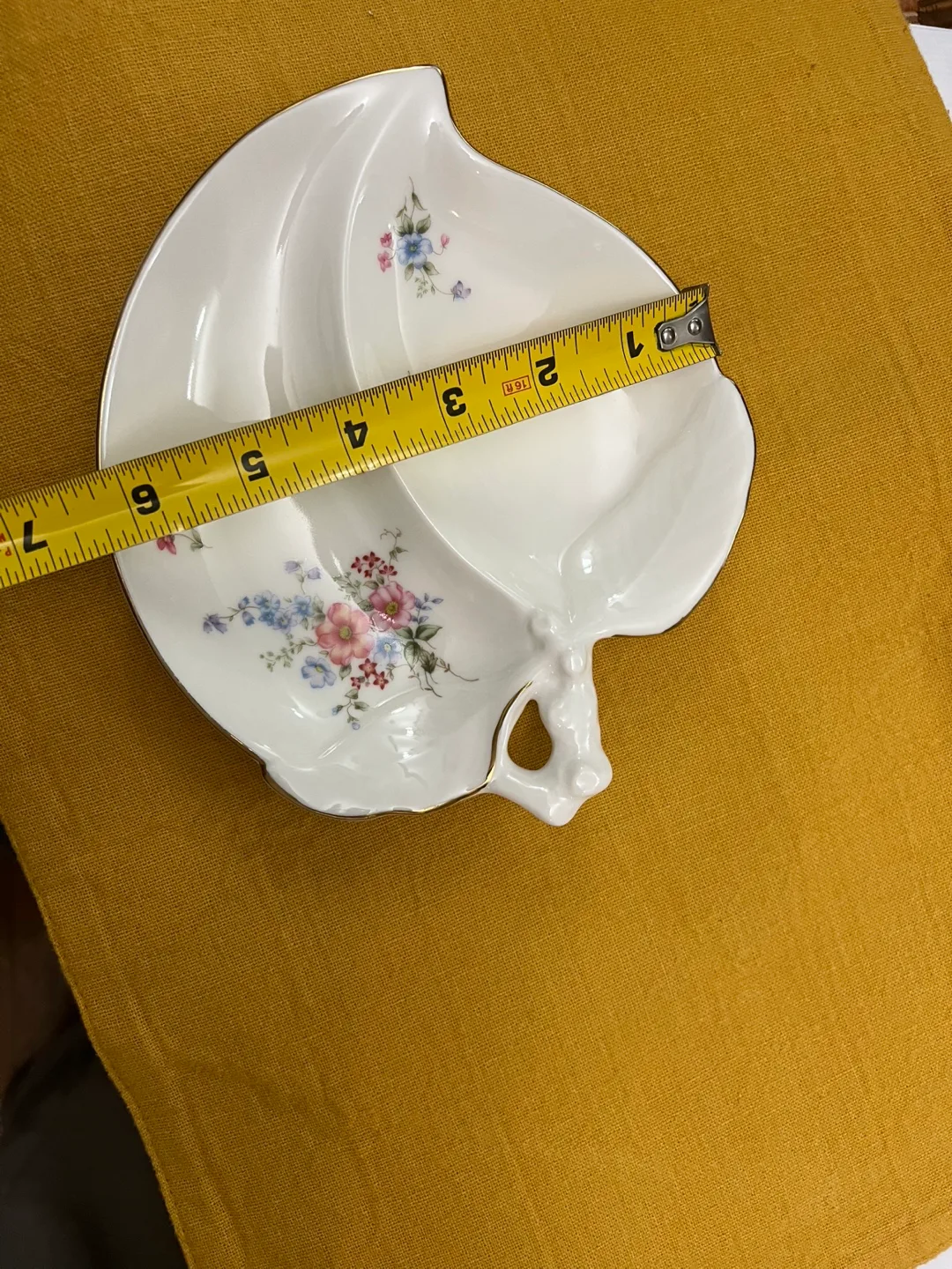 Home Beautiful Petite Bone China Leaf Dish image indicator(8)