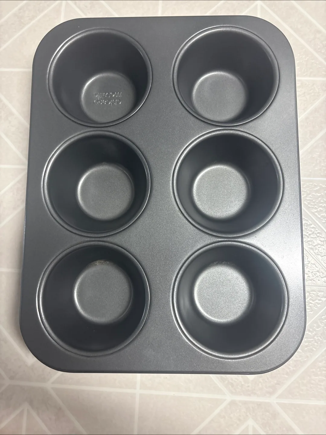 Chicago Metallic Muffin Pan thumbnail