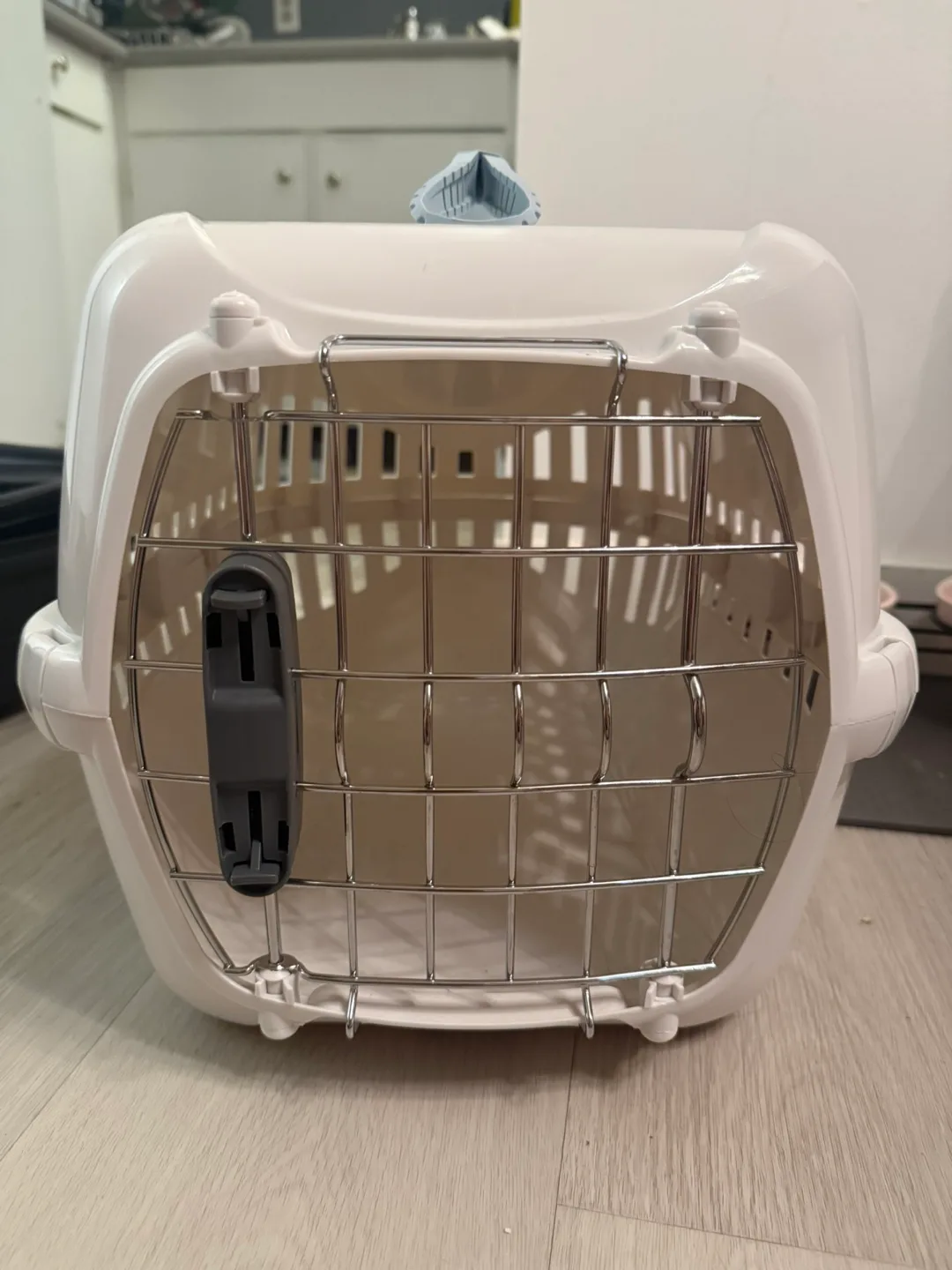 White Cat Carrier thumbnail