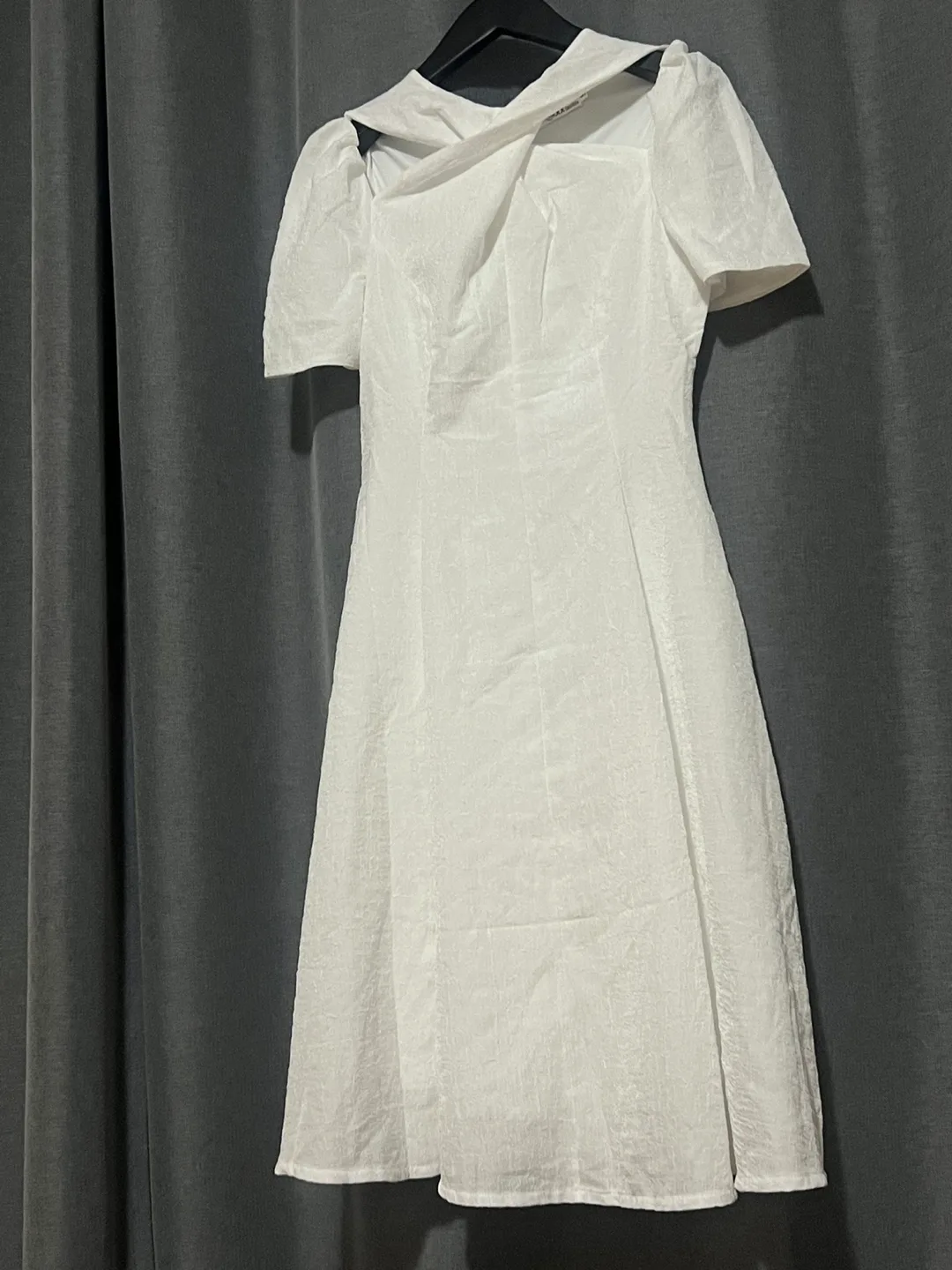 White Dress image indicator(4)