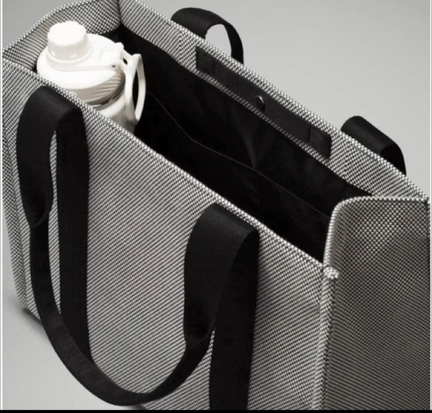 New Lululemon Two-Tone Canvas Tote Bag-10L ( Price is Firm) image indicator(5)